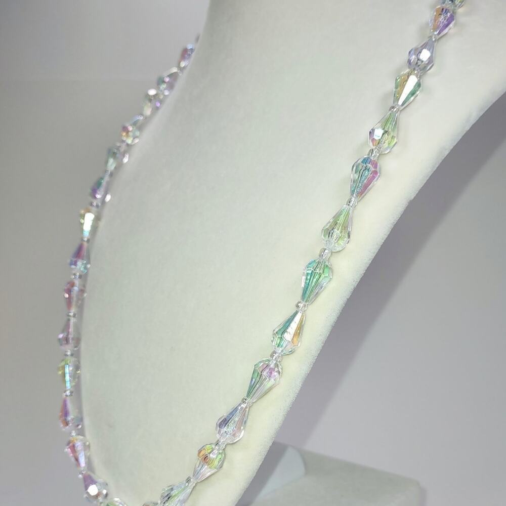 Vintage Plastic Aurora Borealis Teardrop Faceted 24" Necklace With Screw Clasp - Picture 6 of 9